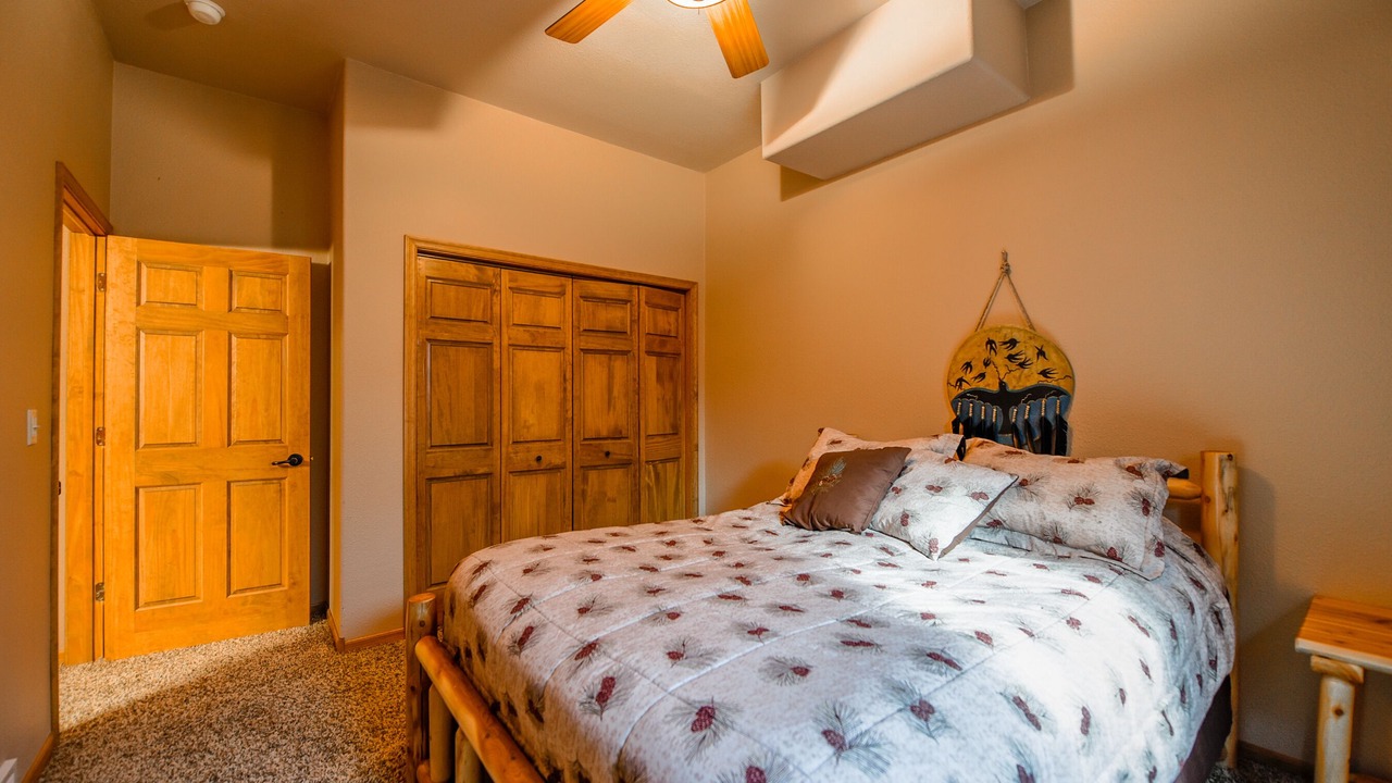 Photo of Bedroom in Lead