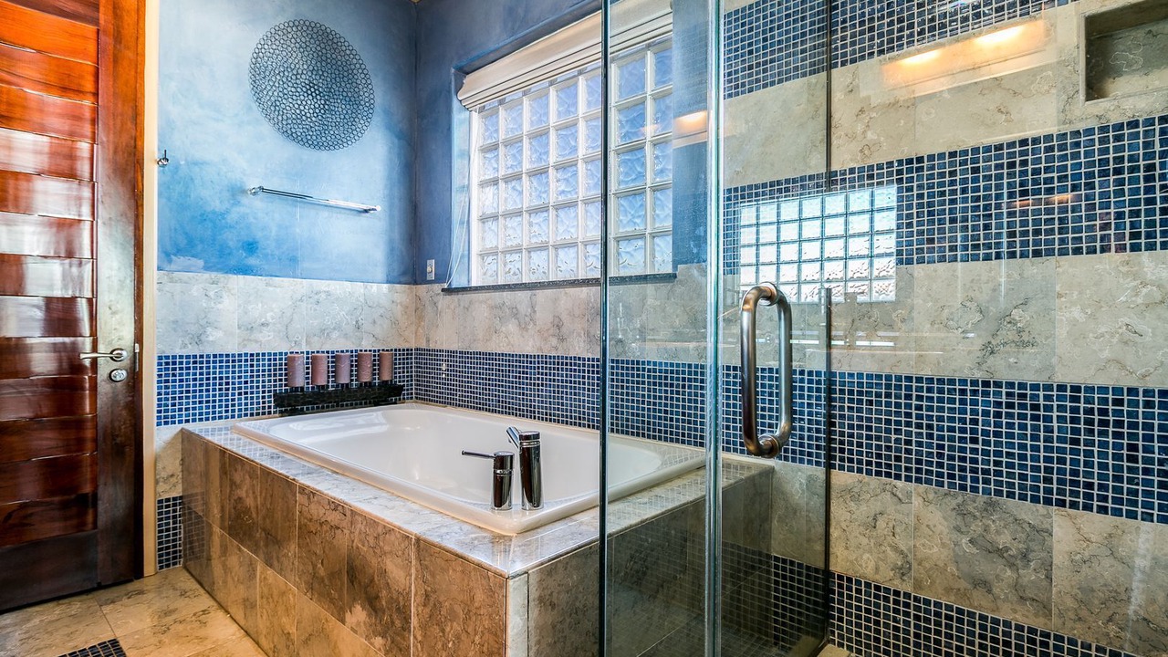 Photo of Bathroom in Sands Of Kahala Beach