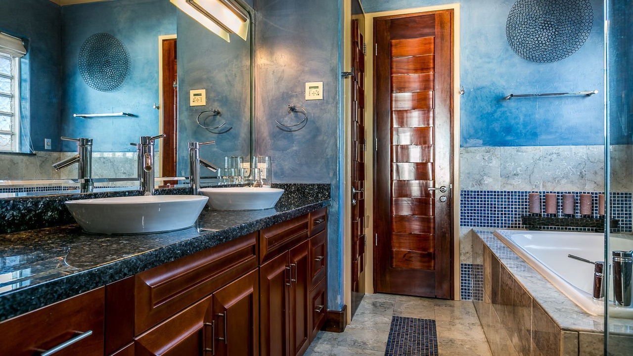 Photo of Bathroom in Sands Of Kahala Beach