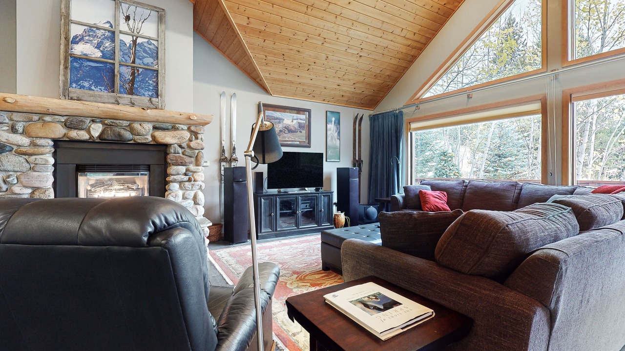 Photo of Livingroom in Big Sky Meadow Village
