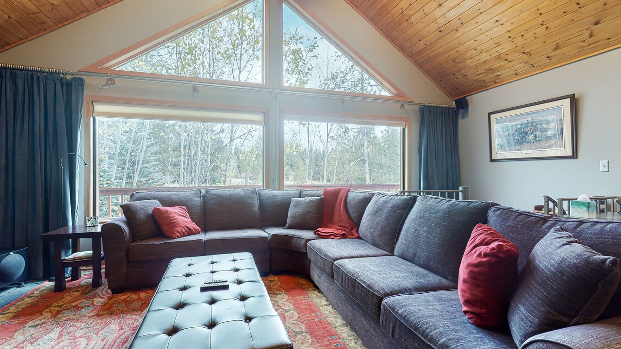 Photo of Livingroom in Big Sky Meadow Village