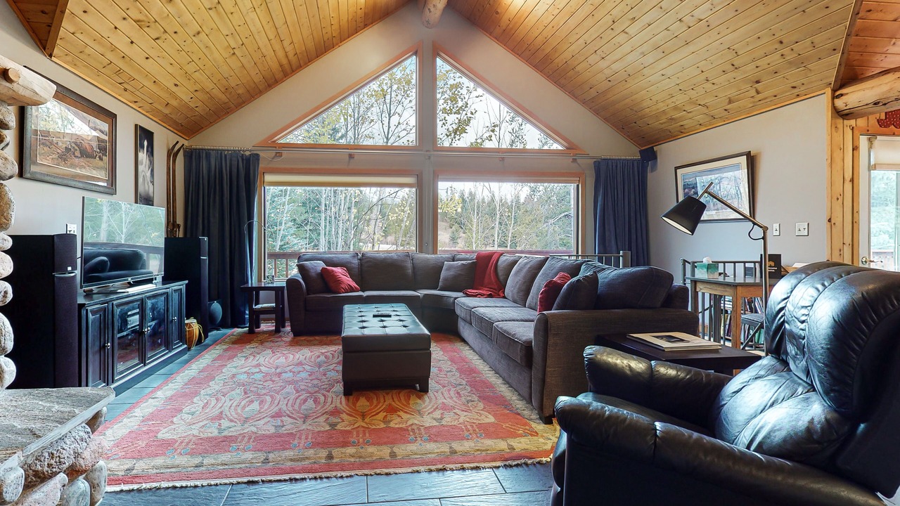 Photo of Livingroom in Big Sky Meadow Village