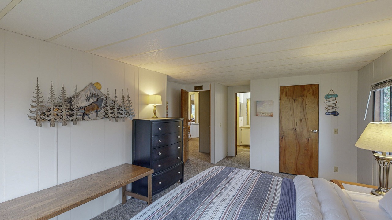 Photo of Bedroom in Coos Bay