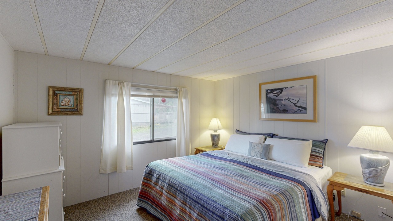 Photo of Bedroom in Coos Bay