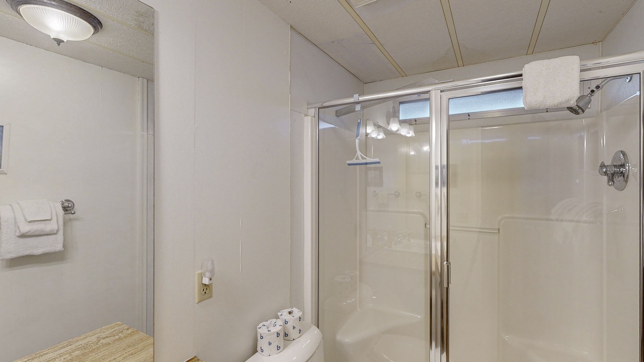 Photo of Bathroom in Coos Bay