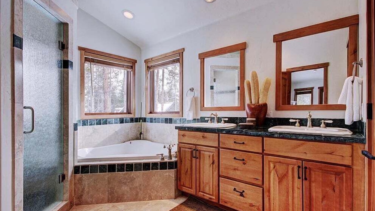 Photo of Bathroom in Fairways