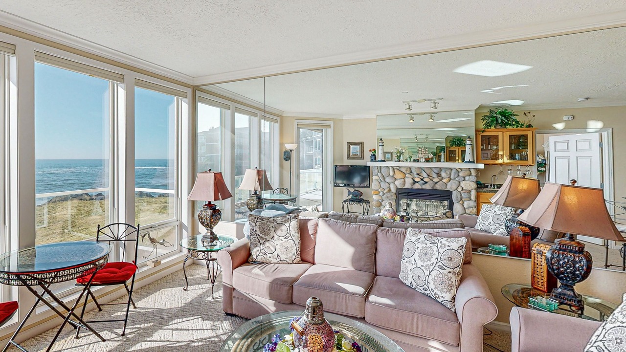 Photo of Livingroom in Depoe Bay