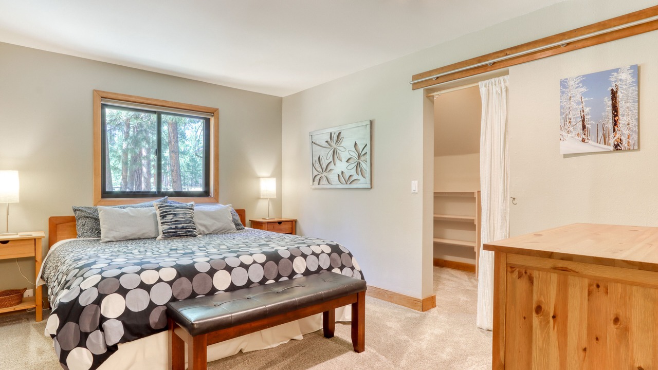 Photo of Bedroom in Sisters