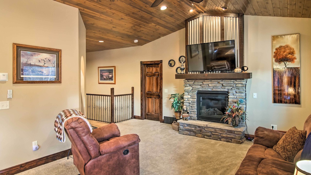 Photo of Livingroom in Deadwood