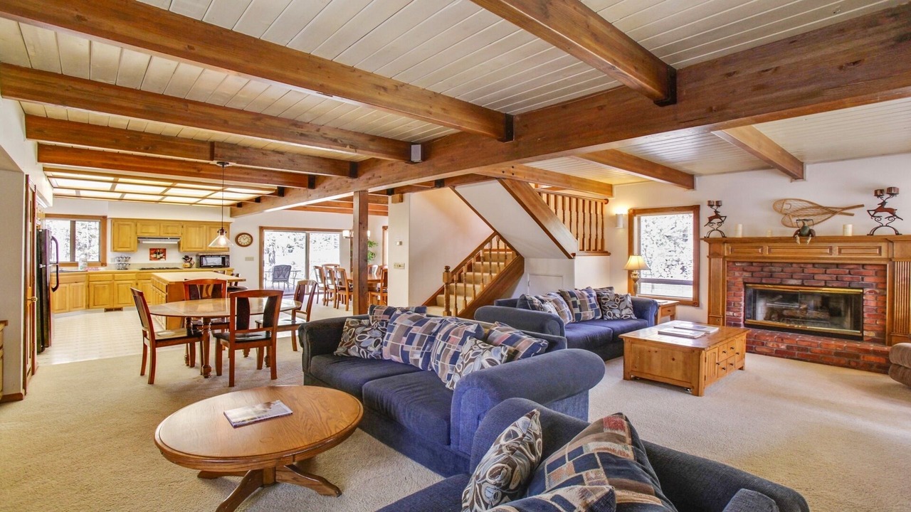 Photo of Livingroom in Sunriver