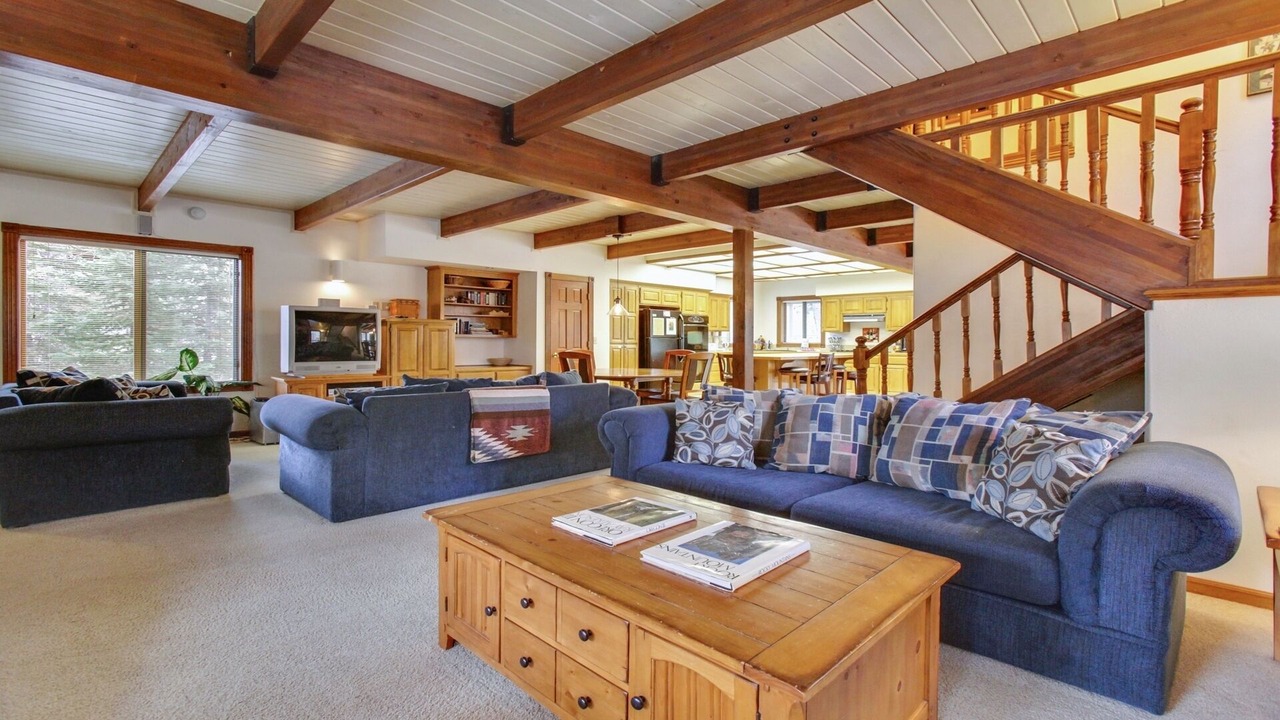 Photo of Livingroom in Sunriver
