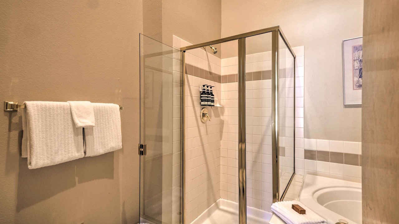 Photo of Bathroom in Four O'Clock