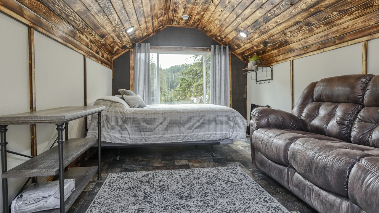 Photo of Livingroom in Deadwood