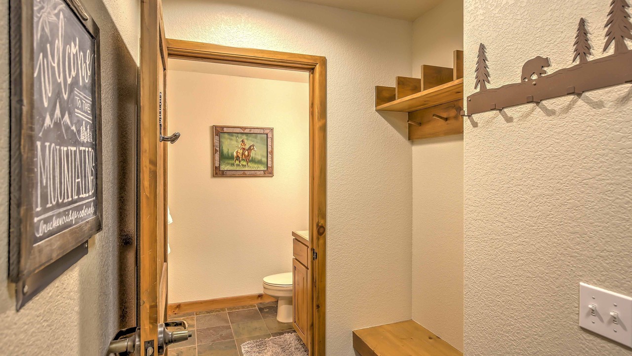 Photo of Bathroom in Four O'Clock