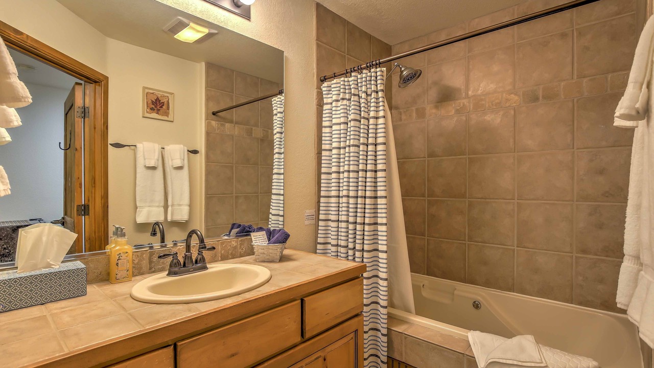 Photo of Bathroom in Four O'Clock