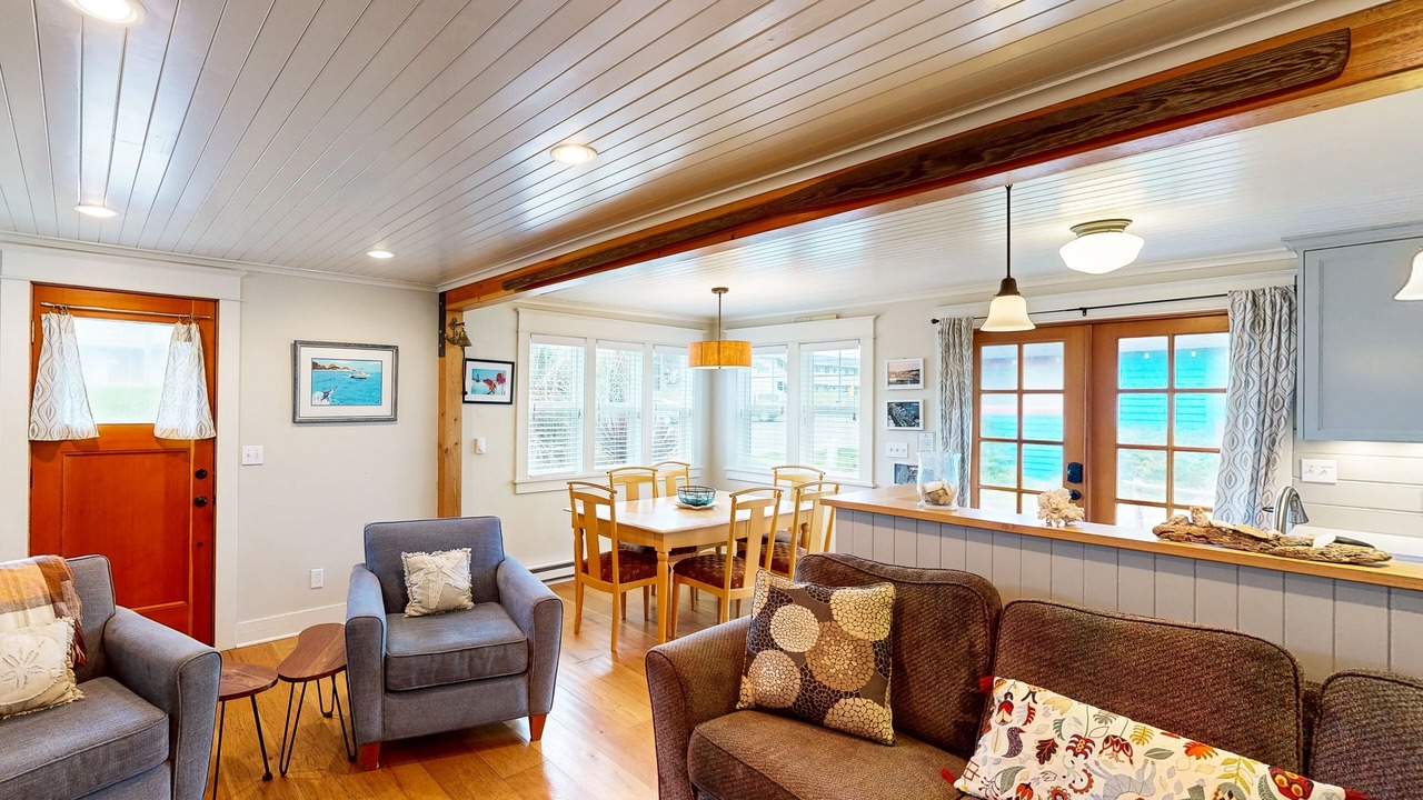 Photo of Livingroom in Rockaway Beach