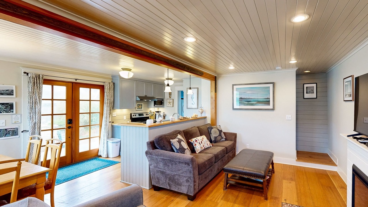 Photo of Livingroom in Rockaway Beach