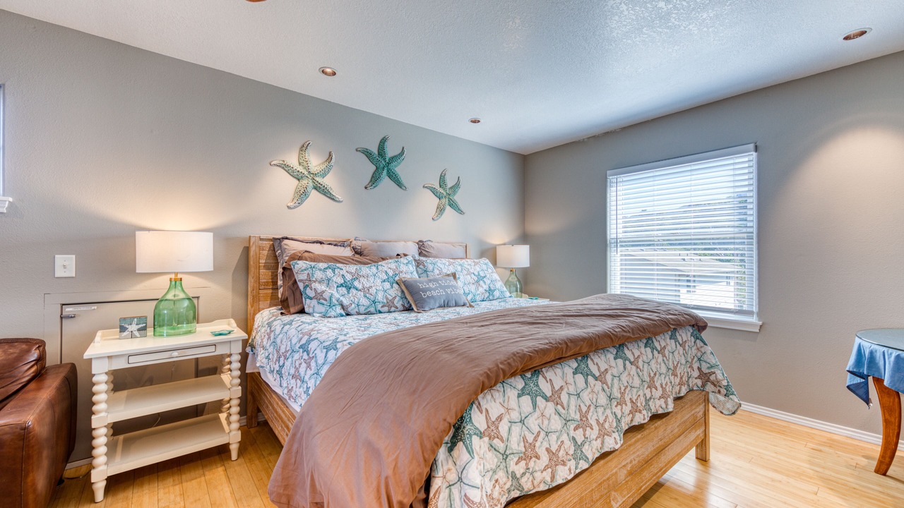 Photo of Bedroom in Rockaway Beach