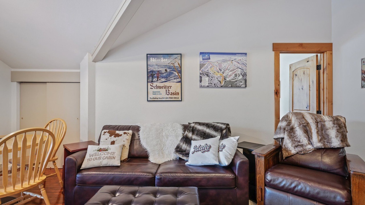 Photo of Livingroom in Sandpoint