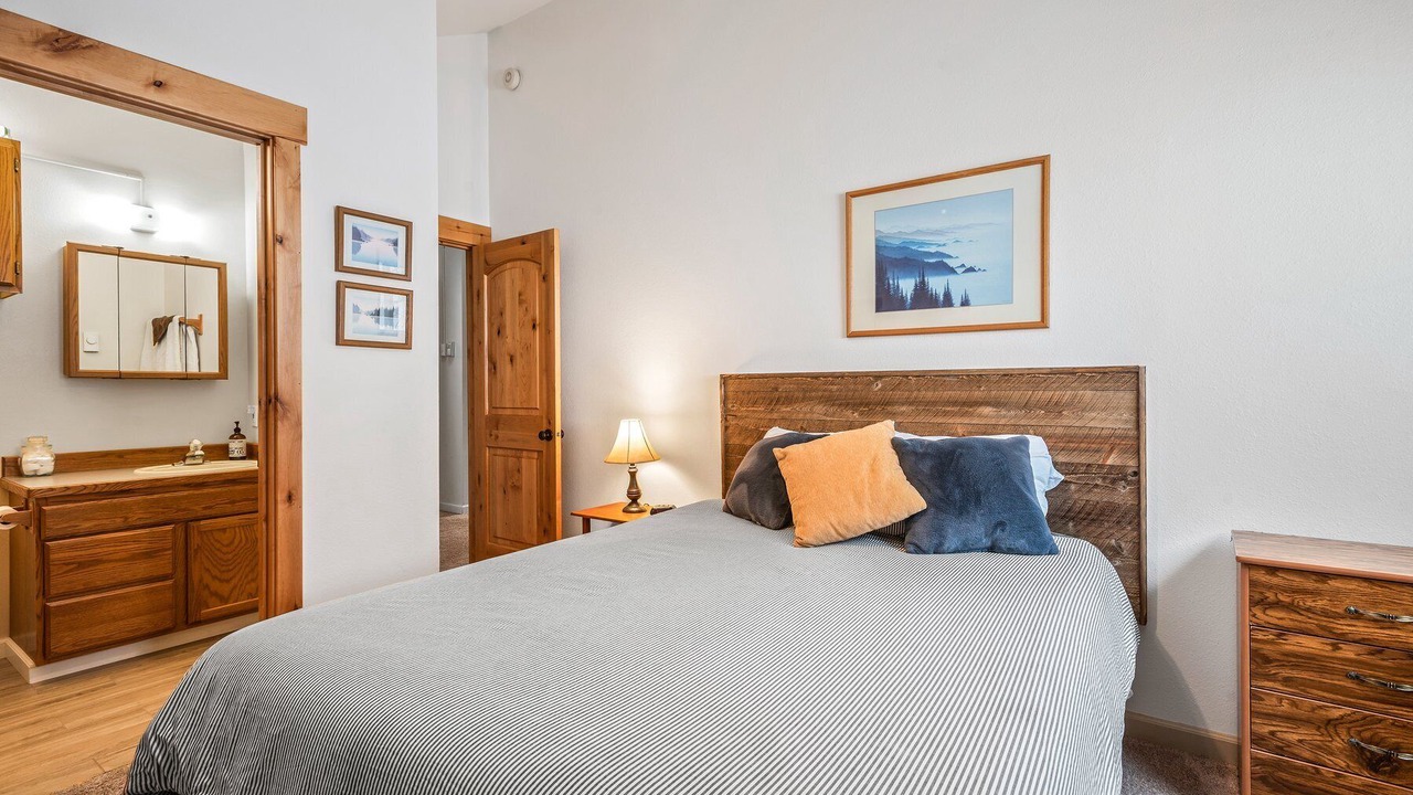 Photo of Bedroom in Sandpoint