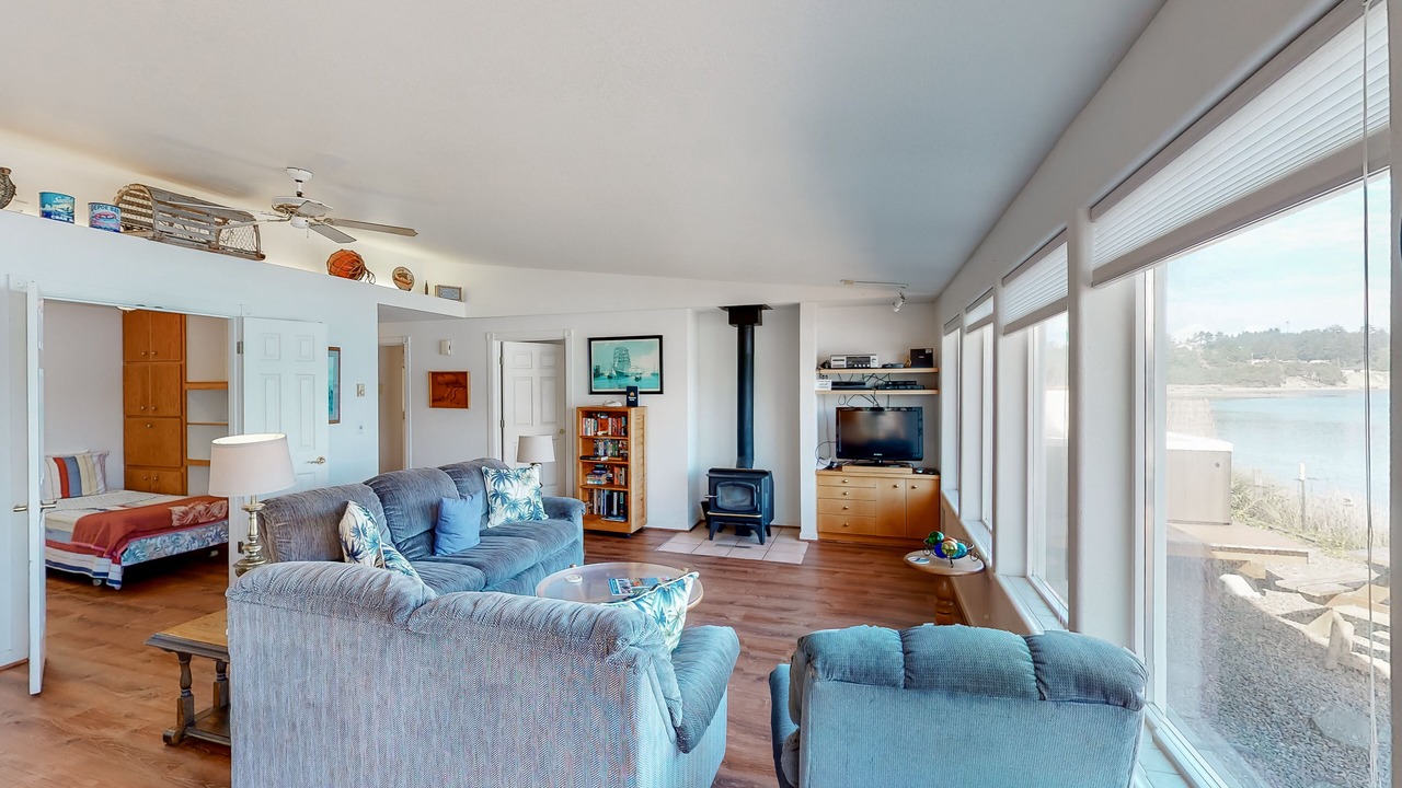 Photo of Livingroom in Bayshore