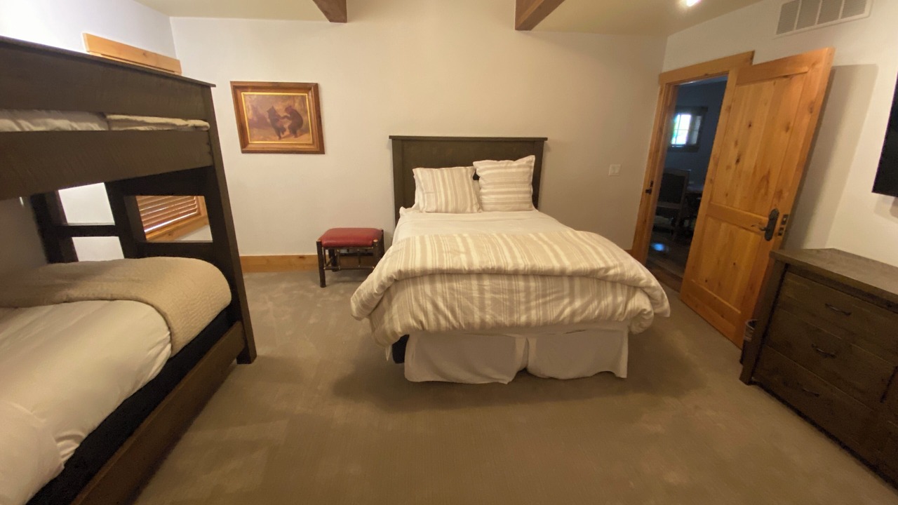 Photo of Bedroom in Victor
