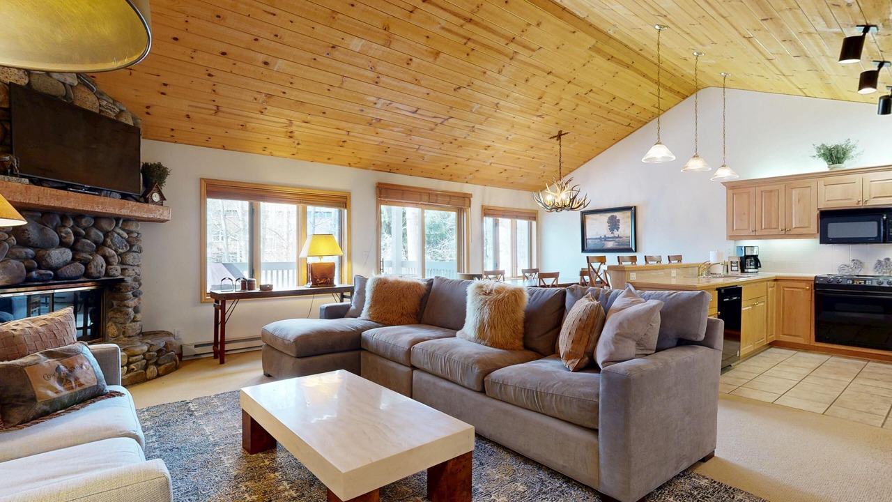 Photo of Livingroom in Teton Pines