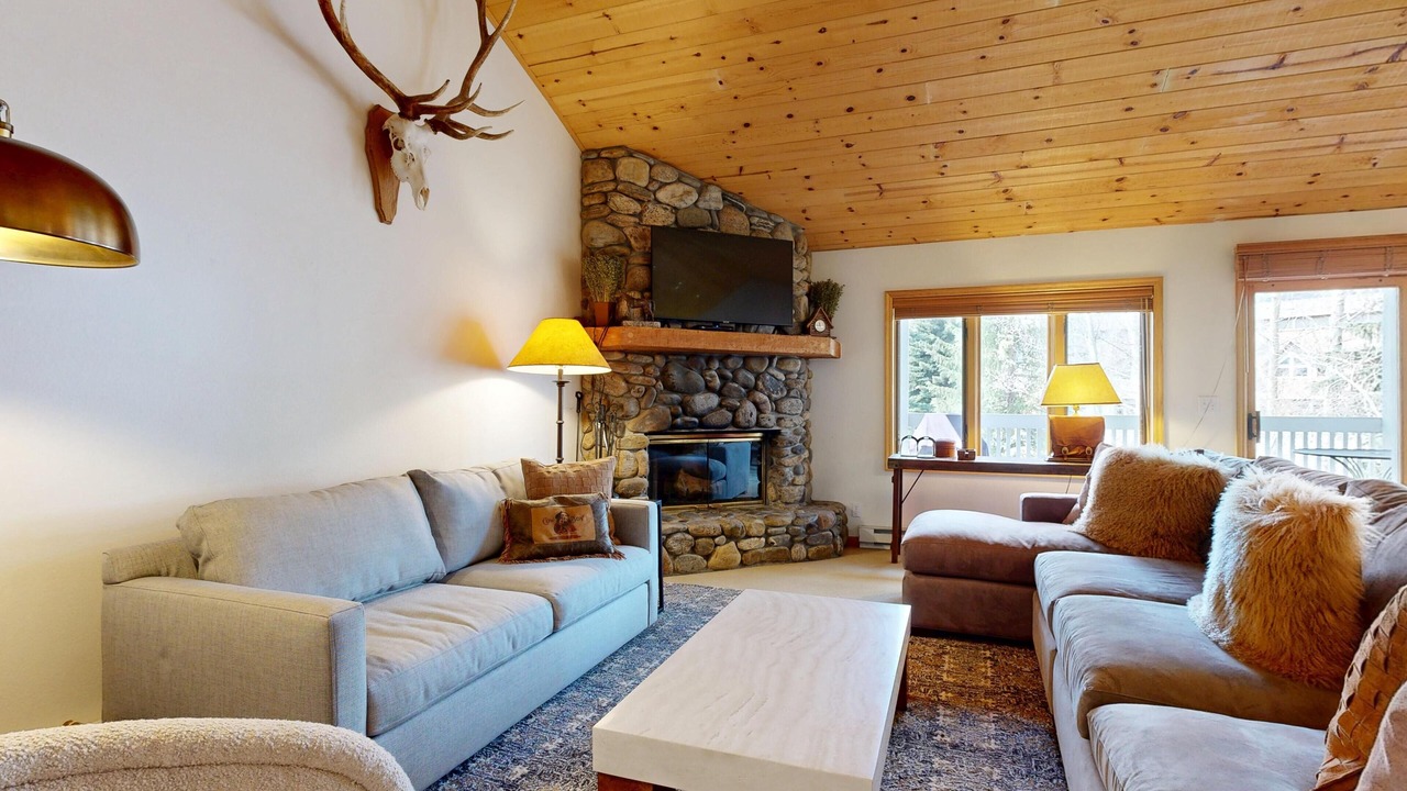 Photo of Livingroom in Teton Pines