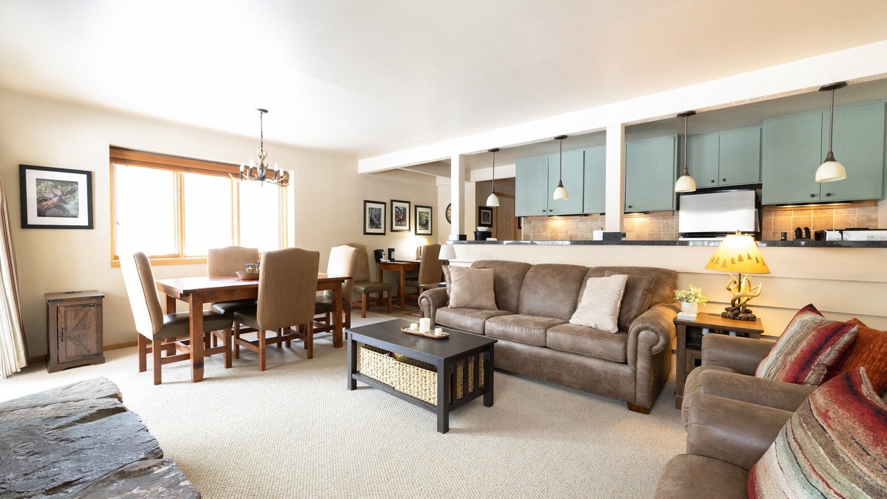 Photo of Livingroom in Teton Pines
