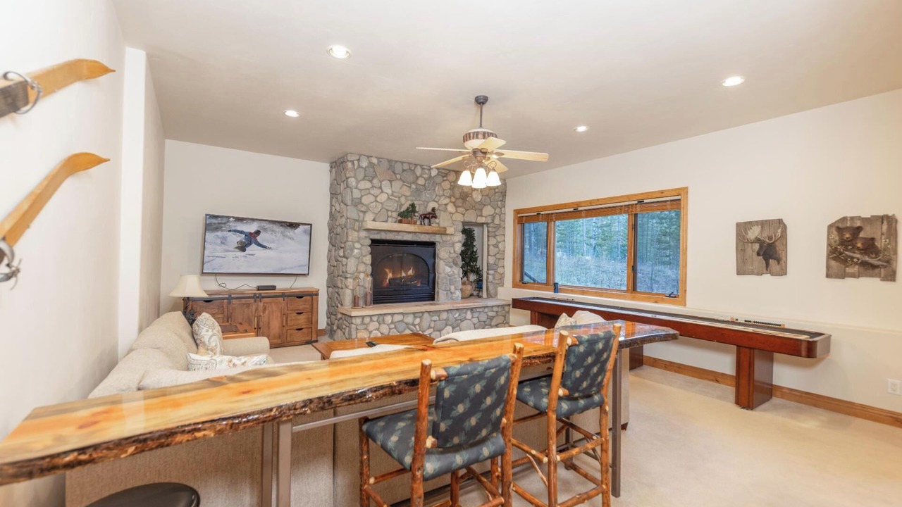 Photo of Livingroom in Warrior's Mark West