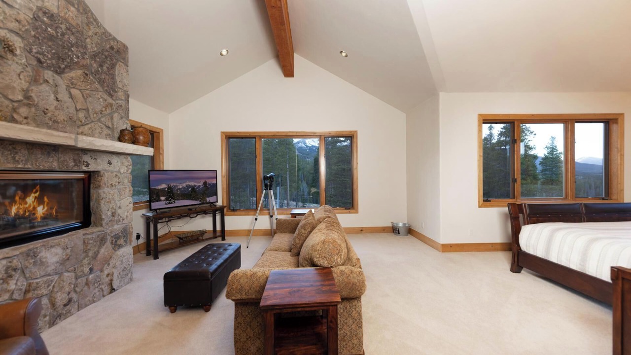 Photo of Livingroom in Warrior's Mark West