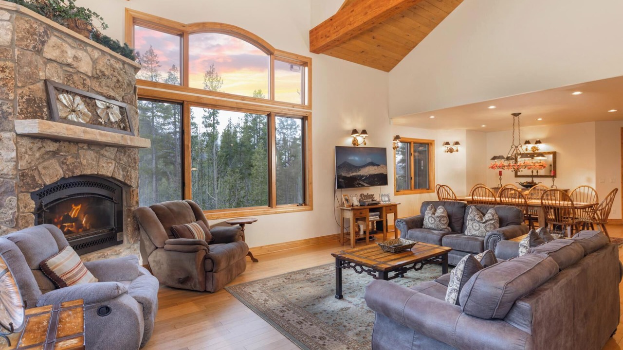 Photo of Livingroom in Warrior's Mark West