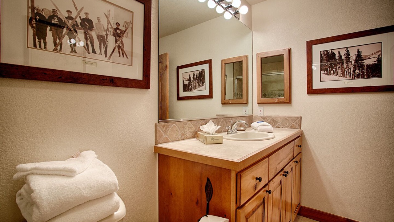 Photo of Bathroom in Four O'Clock