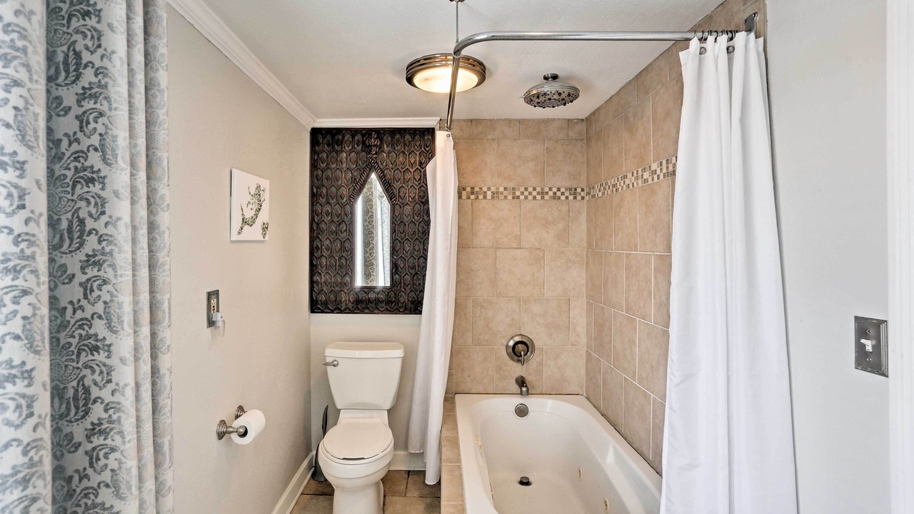 Photo of Bathroom in Oak Harbor