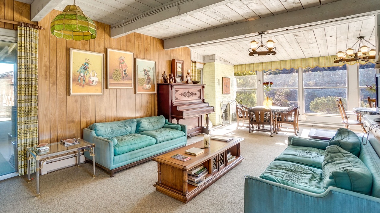 Photo of Livingroom in Saratoga