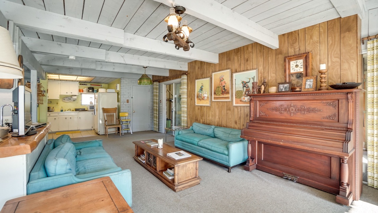 Photo of Livingroom in Saratoga