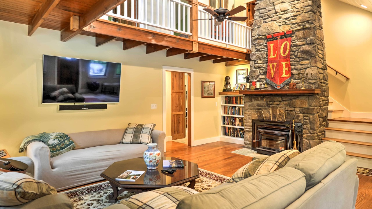 Photo of Livingroom in Laurel Mountain