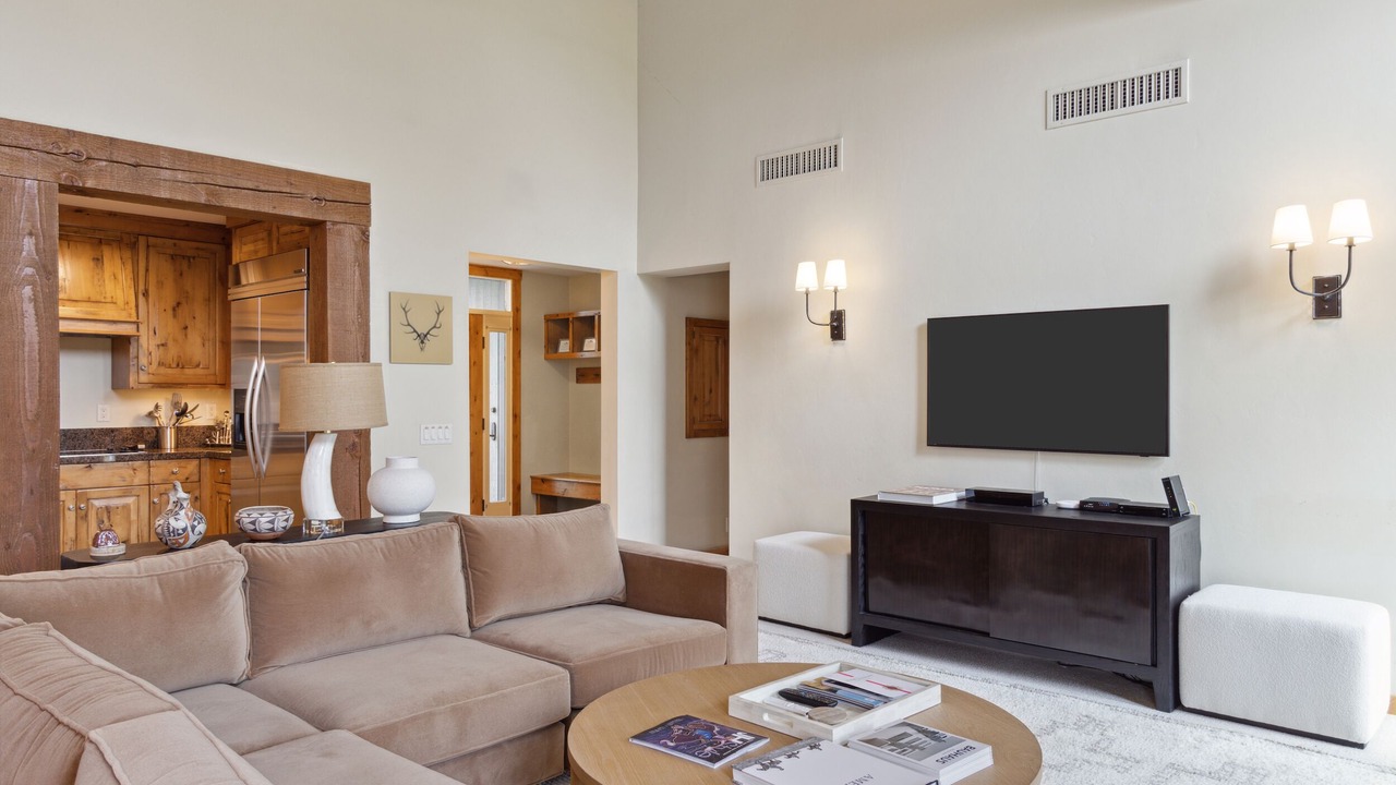 Photo of Livingroom in Teton Pines