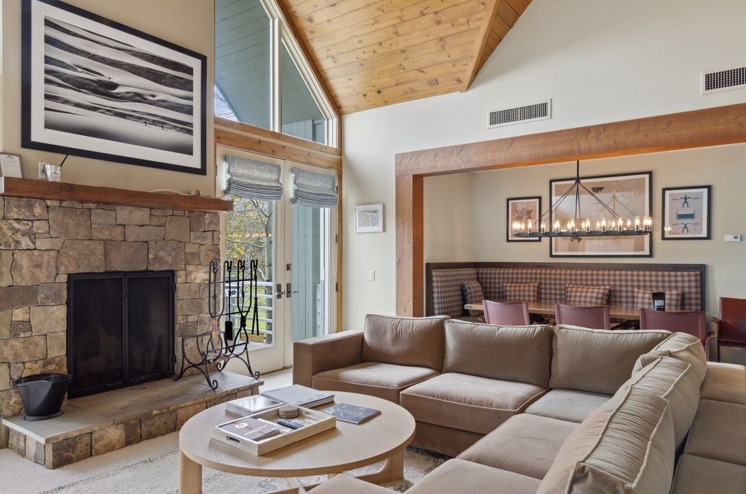 Photo of Livingroom in Teton Pines