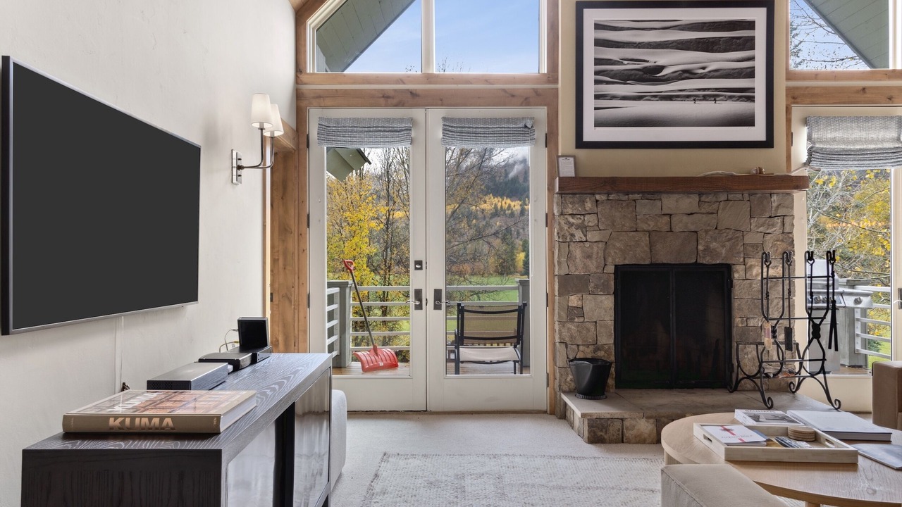 Photo of Livingroom in Teton Pines