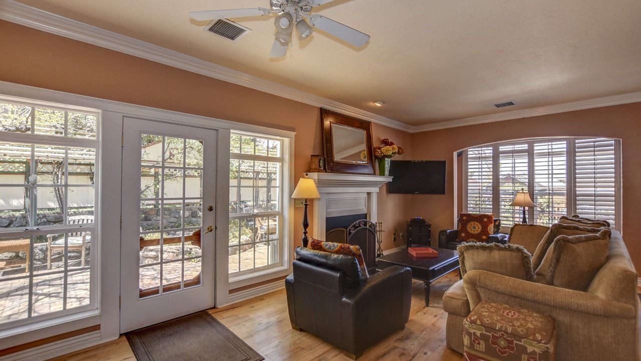 Photo of Livingroom in Nob Hill