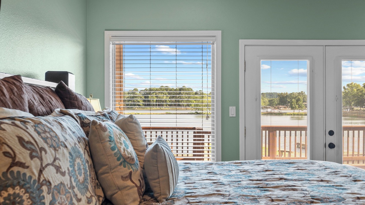 Photo of Bedroom in Lake Hamilton