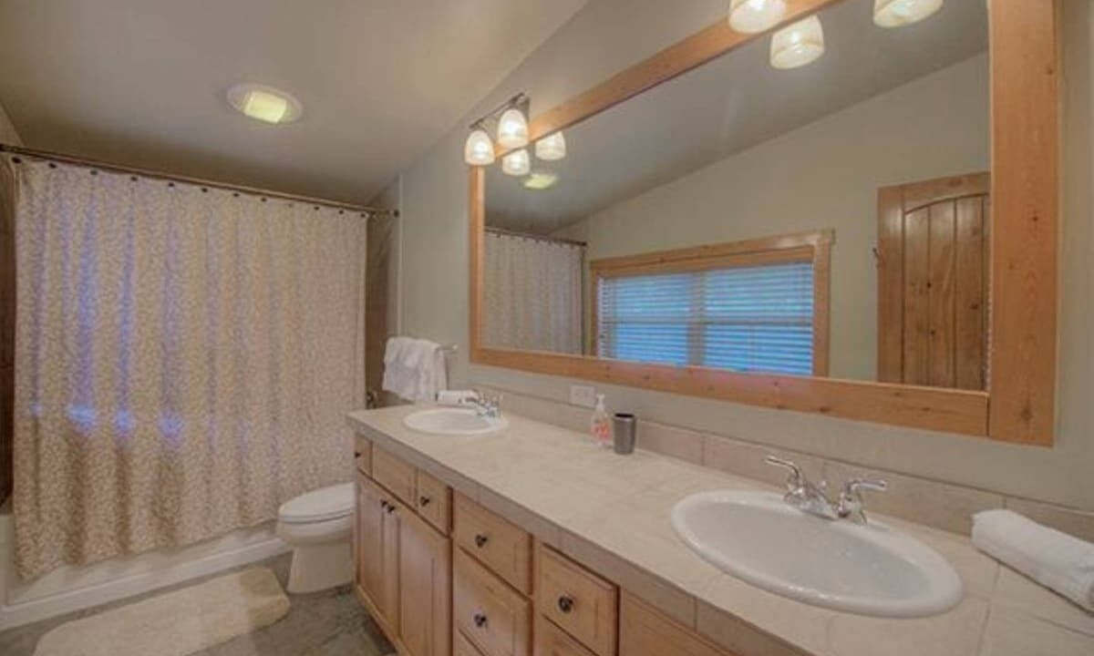Photo of Bathroom in Vista Point