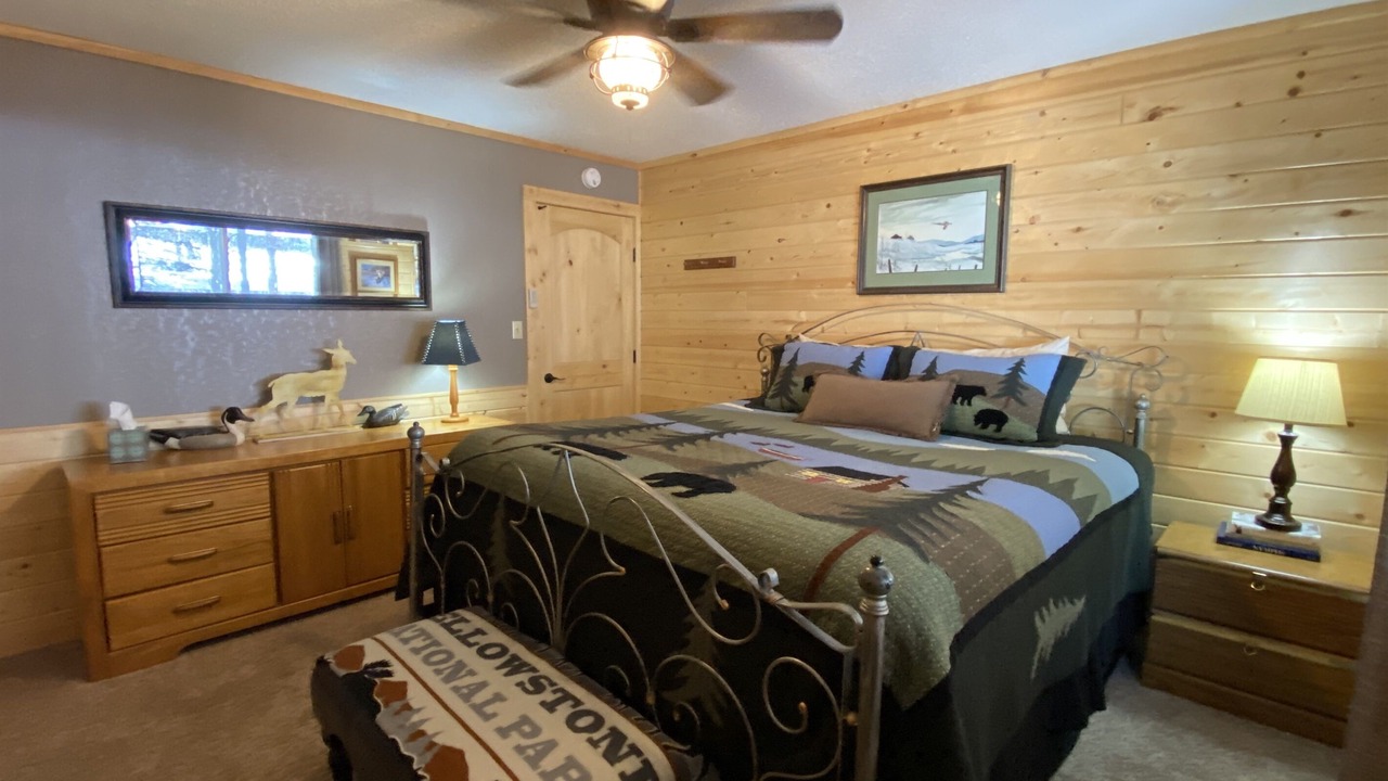 Photo of Bedroom in West Yellowstone