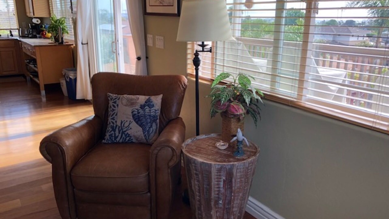 Photo of Livingroom in Bay Park