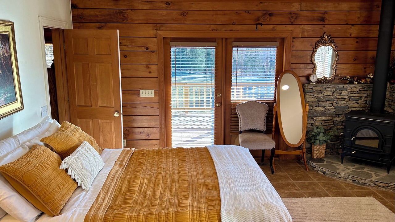 Photo of Bedroom in Centerville