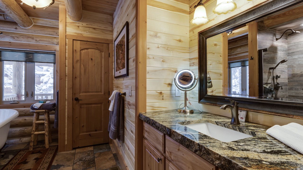 Photo of Bathroom in Island Park