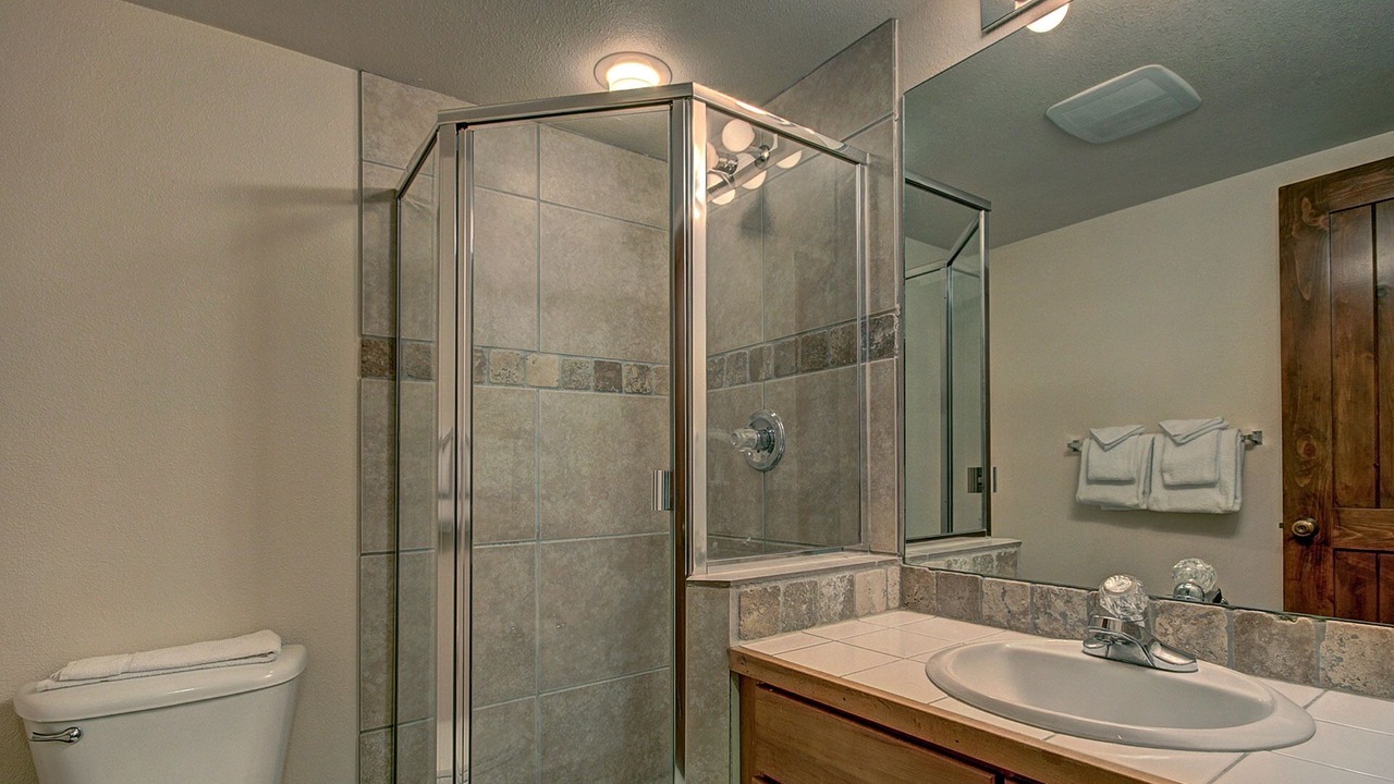 Photo of Bathroom in Four O'Clock
