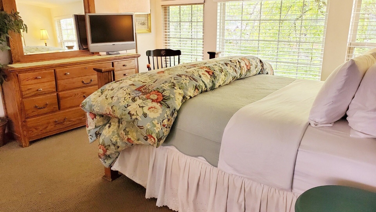 Photo of Bedroom in Sandpoint
