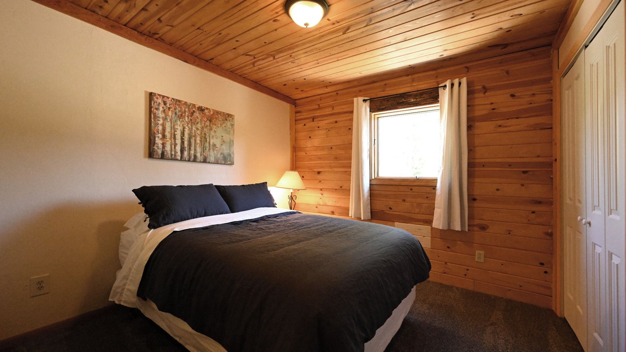 Photo of Bedroom in Island Park